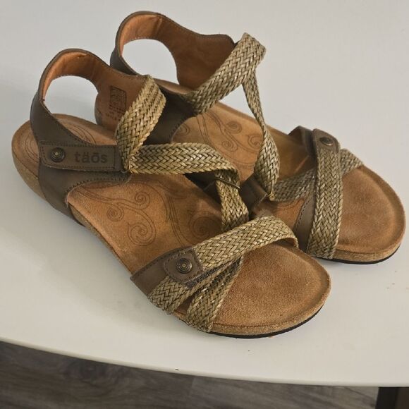 Taos Footwear Brown and Tan Comfort Sandals - Picture 1 of 9